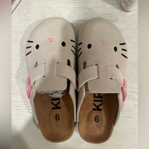 KIRA NY HELLO KITY BIRKENSTOCKS